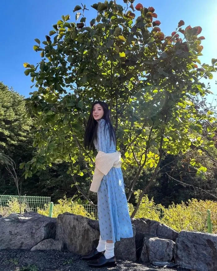 Soi style nữ thần mùa hè Kwon Eun Bi: Trên sân khấu sexy hở bạo, ngoài đời lại kín đáo dịu dàng như nàng thơ - Hình 5