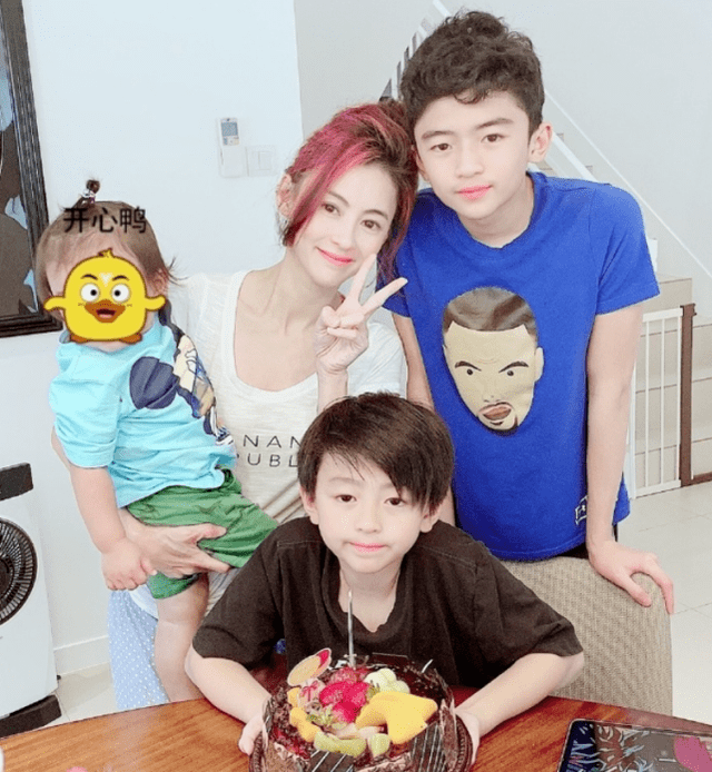 Trương Bá Chi bị ba ruột con trai út tác động vật lý, gương mặt thương tích chằn chịt? - Hình 6