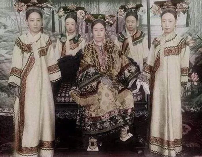 Từ Hi Thái Hậu ép cung nữ ngậm nước trong miệng khi bà đi vệ sinh, sở thích kỳ dị hay có lý do khác? - Hình 2