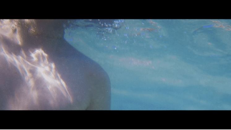 V (BTS) check-in cùng nơi với Jennie trong teaser MV mới, dành tặng album solo cho bạn gái tin đồn? - Hình 2
