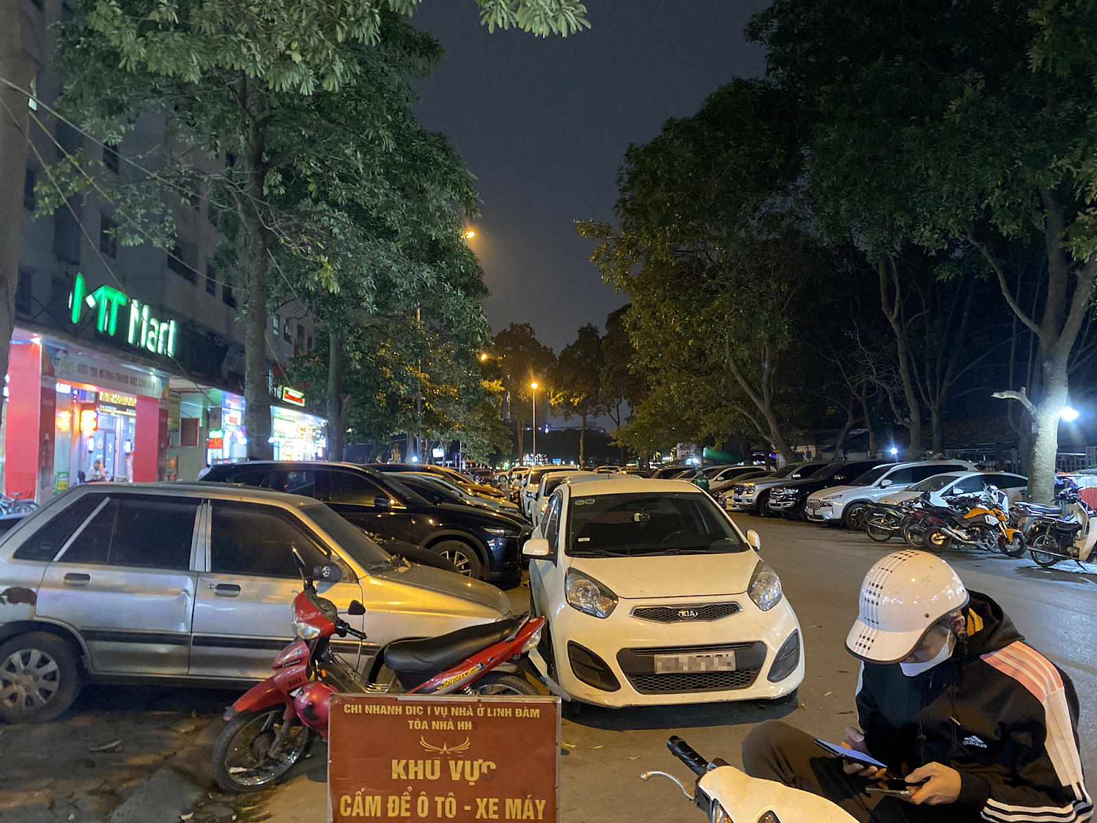 Bãi xe Hà Nội - TP.HCM vỡ trận đêm giao thừa, 80.000 đồng/ lượt vẫn kẹt cứng - Hình 5
