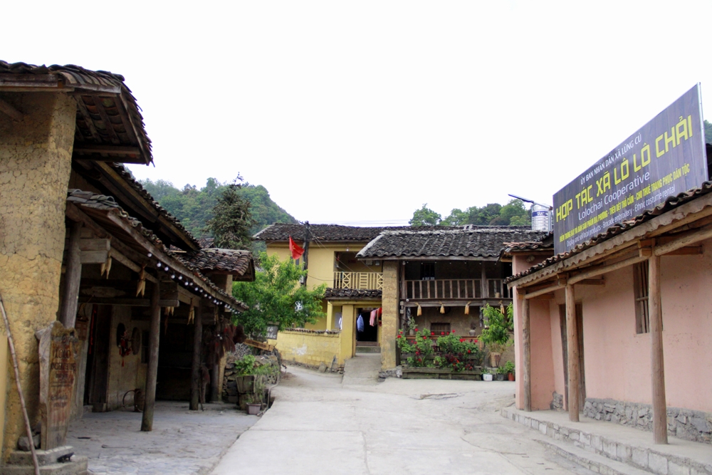 Khám phá ngôi làng cổ tích dưới chân núi rồng - Hình 10
