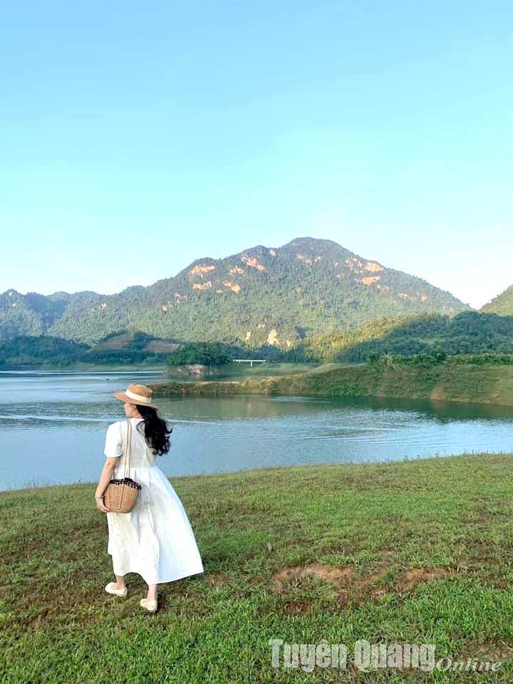 Khám phá vẻ đẹp đảo Pù Hoanh - Hình 2