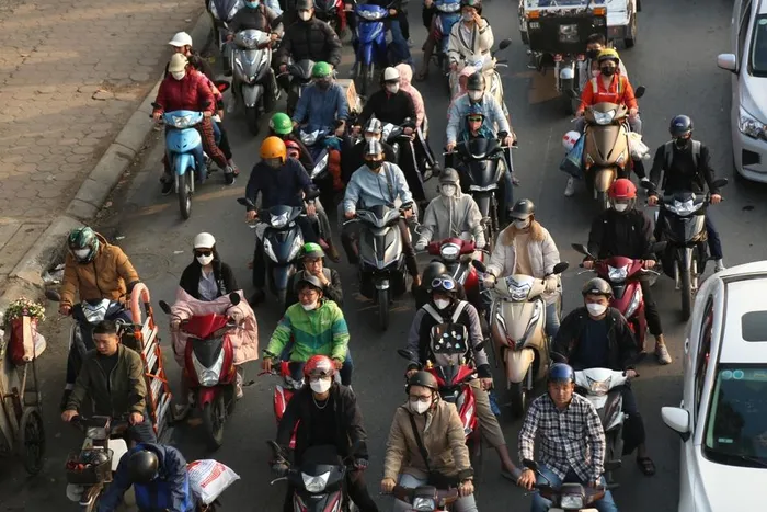 Người dân ùn ùn trở lại Thủ đô sau kỳ nghỉ Tết Dương lịch - Hình 13