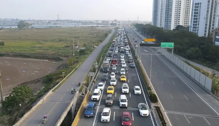 Người dân ùn ùn trở lại Thủ đô sau kỳ nghỉ Tết Dương lịch - Hình 2