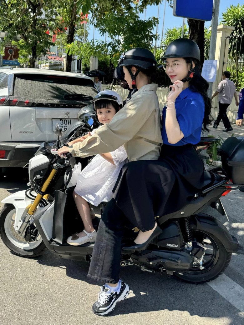 Quỳnh Kool và con gái lên đời phong cách, xưa mặc bình dân, giờ giàu có lên đồ lộng lẫy - Hình 7