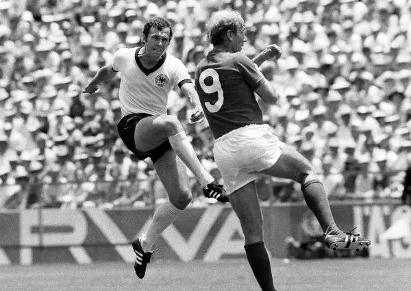 Franz Beckenbauer: Hoàng đế bóng đá thế giới, huyền thoại của các huyền thoại - Hình 3