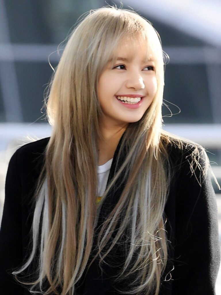 Lisa vượt cả cựu ứng viên Thủ tướng, trở thành người ảnh hướng nhất Thái Lan? - Hình 2