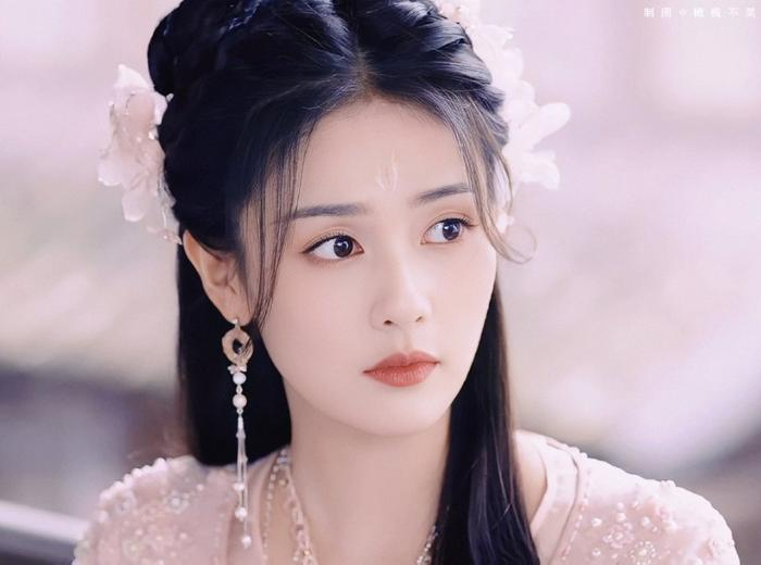 Cúc Tịnh Y lên hương nhan sắc trông thấy, nhờ thay đổi điểm này trong phim mới - Hình 5