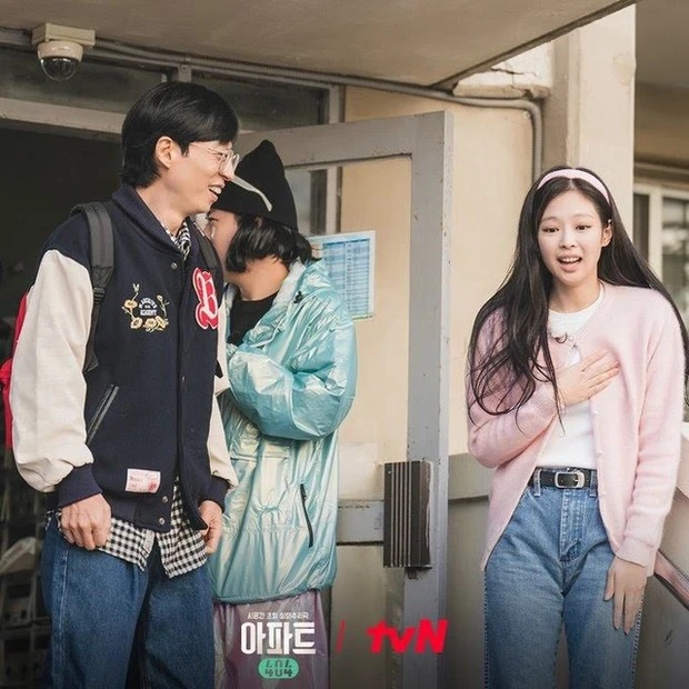 Jennie (BLACKPINK) hack tuổi đỉnh cao, debut 7 năm cứ ngỡ tân binh mới ra mắt - Hình 3