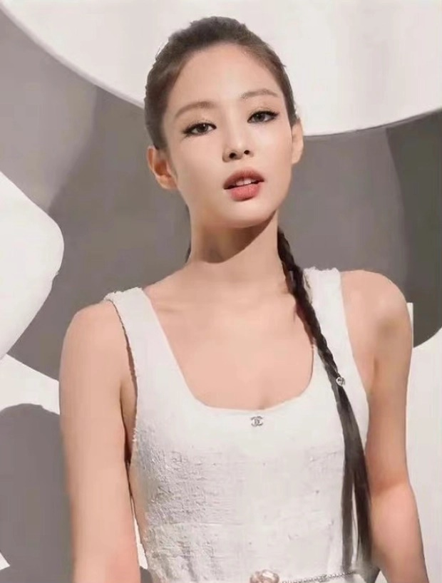 Jennie (BLACKPINK) hack tuổi đỉnh cao, debut 7 năm cứ ngỡ tân binh mới ra mắt - Hình 5