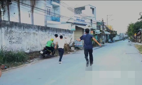 Người đàn ông giật dây chuyền xâu 16 chiếc nhẫn vàng của cô dâu khai gì? - Hình 2