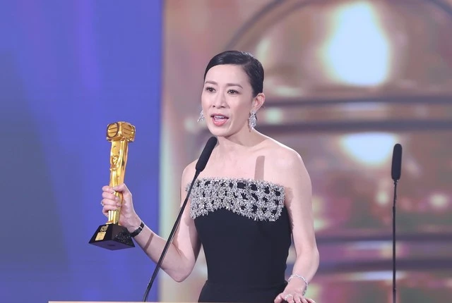 Xa Thi Man phá kỷ lục, 3 lần giành Thị hậu TVB, leo thẳng top 1 hot search - Hình 1