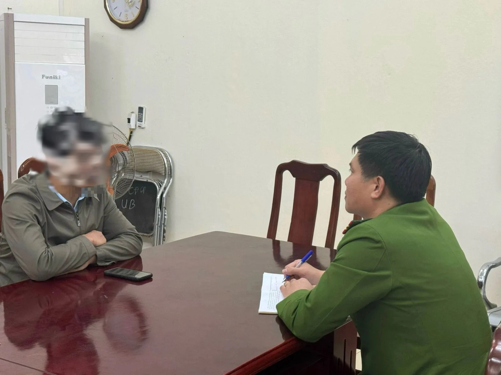 Cả gan giả danh Phó Giám đốc công an tỉnh Thanh Hoá, dọa cán bộ Huyện và cái kết - Hình 3