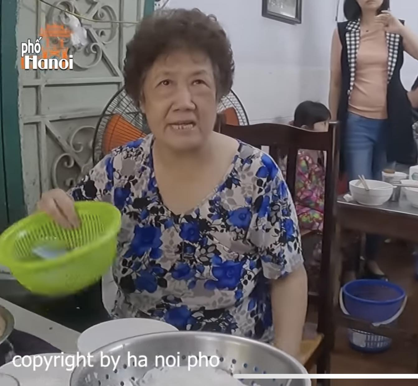 Duy Nến từng bị bà chủ tiệm phở trong vụ Xe Lăn Vlog làm khó dễ, CĐM quay xe? - Hình 6