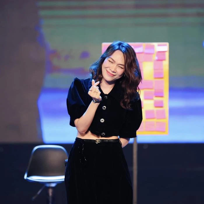 Mỹ Tâm nhảy Flower chẳng kém bản gốc Jisoo, đăng ảnh selfie liền bị fan trêu - Hình 1