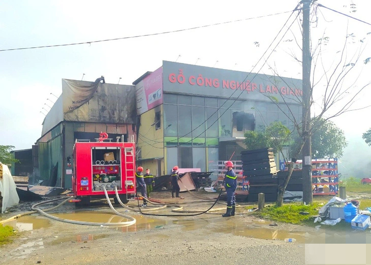 Cà Mau: 3 thợ lặn mất tích sau tiếng nổ lớn, 1 phần cơ thể tìm thấy trên cây - Hình 3