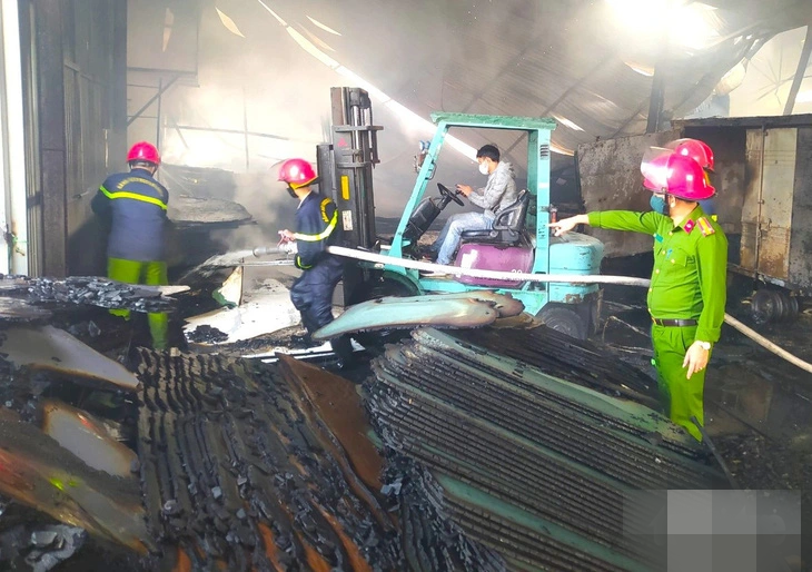 Cà Mau: 3 thợ lặn mất tích sau tiếng nổ lớn, 1 phần cơ thể tìm thấy trên cây - Hình 4