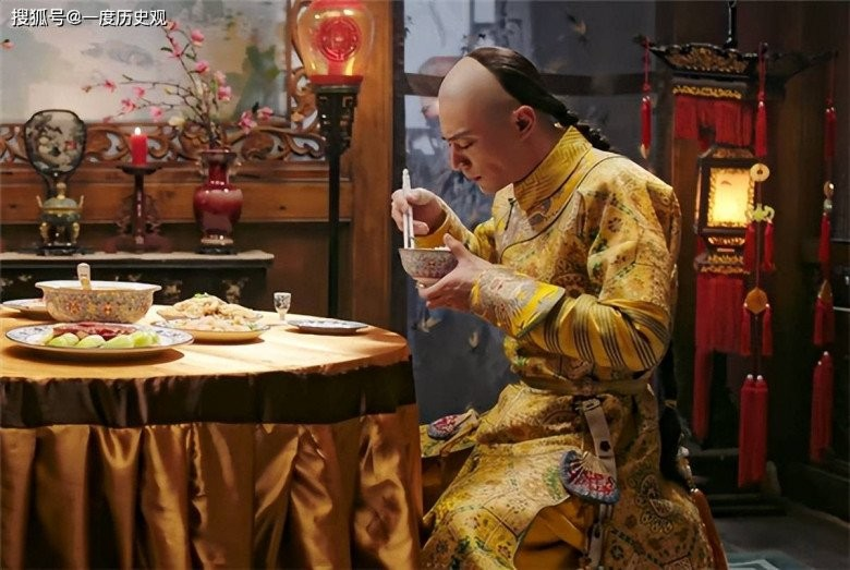 Vua triều Nguyễn chỉ ăn cơm bằng đũa cây Kim Giao, lý do gây bất ngờ! - Hình 5