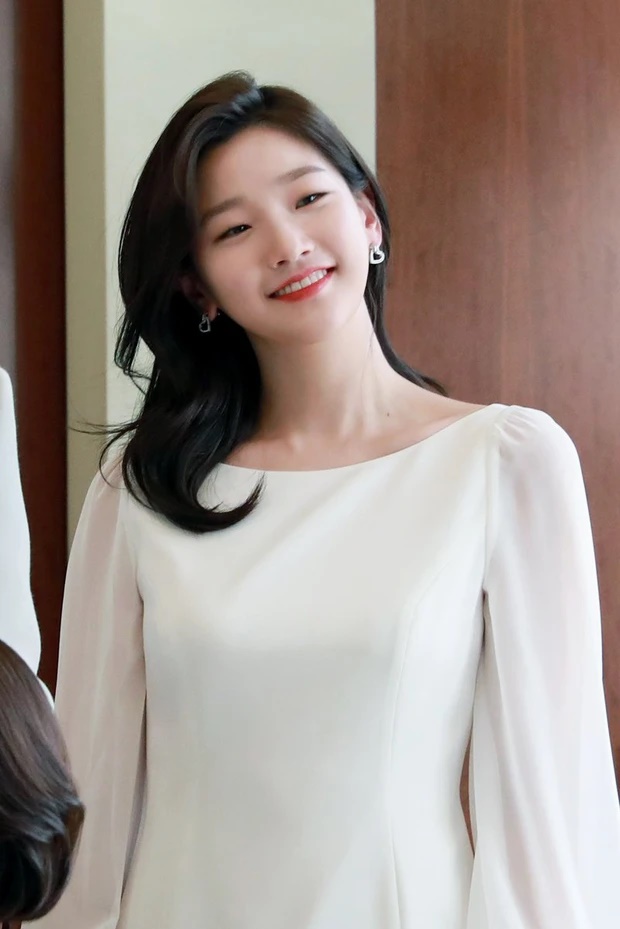 Park So Dam: Parasite beauty lost her role 17 times, and when she was famous, she got cancer - Photo 1