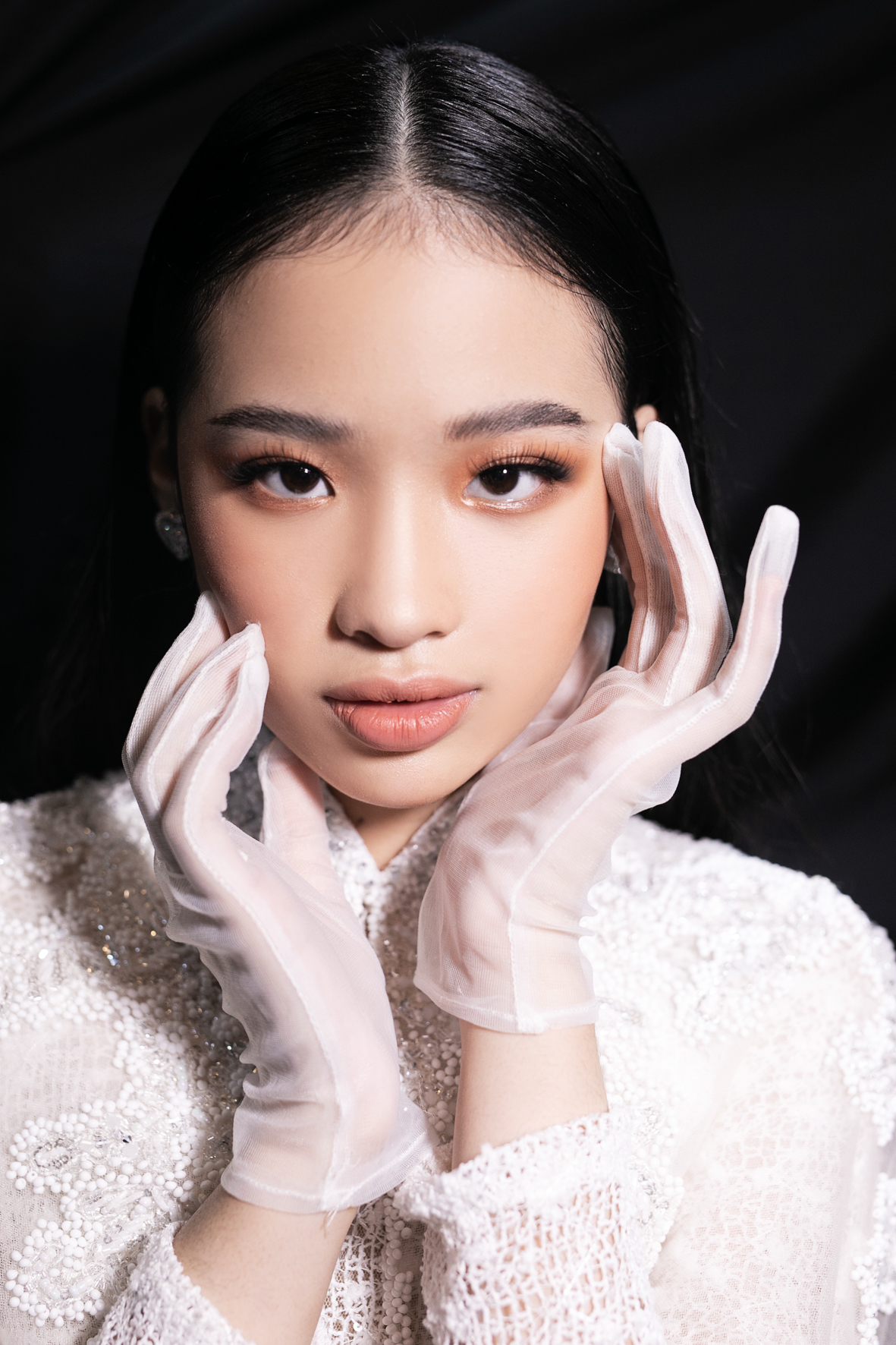 Almira Bảo Hà: Mẫu nhí 10x oanh tạc Vbiz, nàng thơ mới nổi của loạt NTK tên tuổi - Hình 8