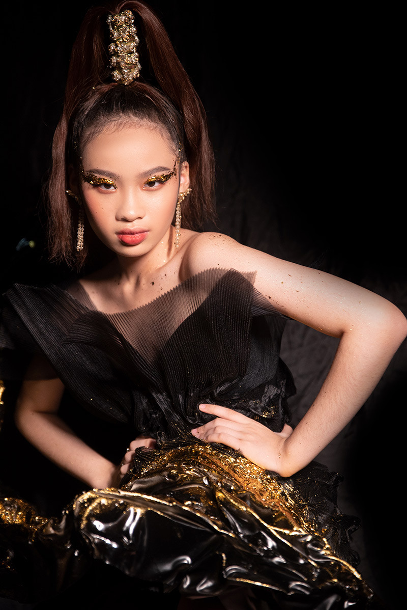 Almira Bảo Hà: Mẫu nhí 10x oanh tạc Vbiz, nàng thơ mới nổi của loạt NTK tên tuổi - Hình 3
