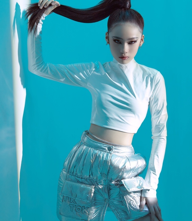 Almira Bảo Hà: Mẫu nhí 10x oanh tạc Vbiz, nàng thơ mới nổi của loạt NTK tên tuổi - Hình 4