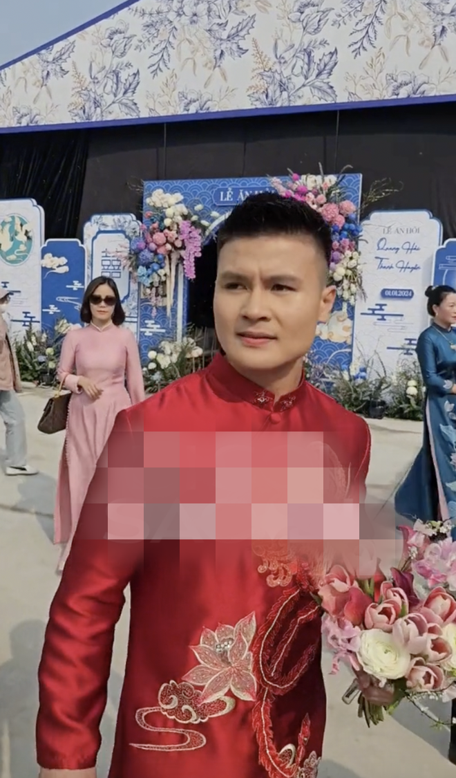 Chu Thanh Huyền biểu cảm gây chú ý khi Quang Hải làm điều này giữa đám hỏi - Hình 3