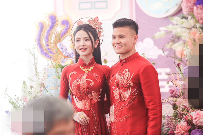 Chu Thanh Huyền biểu cảm gây chú ý khi Quang Hải làm điều này giữa đám hỏi - Hình 1