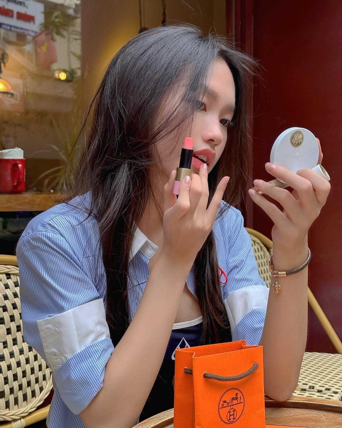 Màu son giúp bà xã Đoàn Văn Hậu makeup mà nhìn tự nhiên như không, vừa trẻ trung vừa thăng hạng nhan sắc - Hình 6