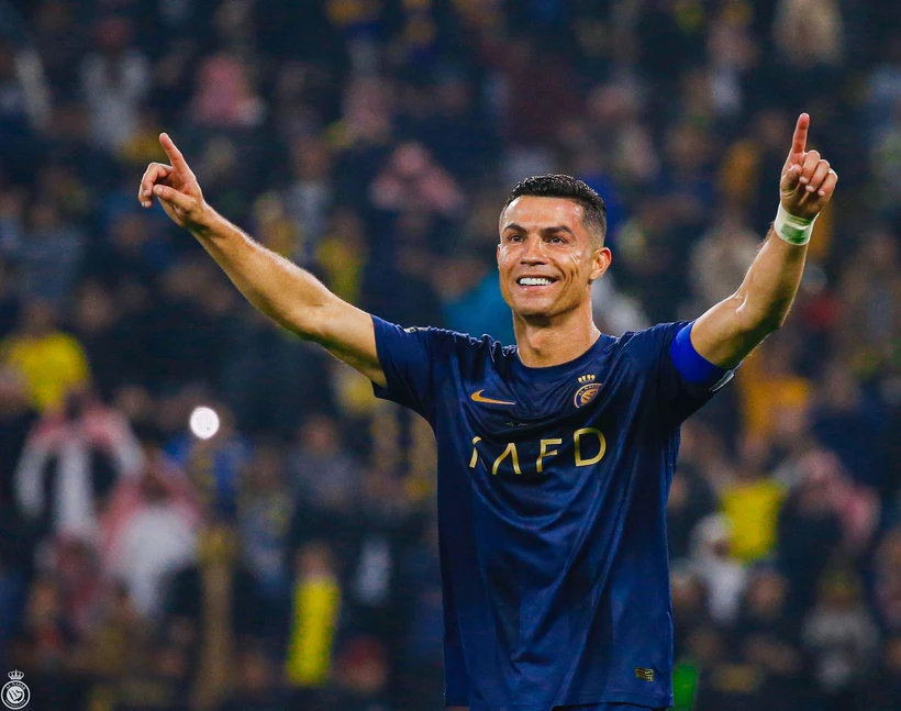 Ronaldo cho Messi hít khói ngày cuối năm, Selena Gomez cũng không bì kịp - Hình 3