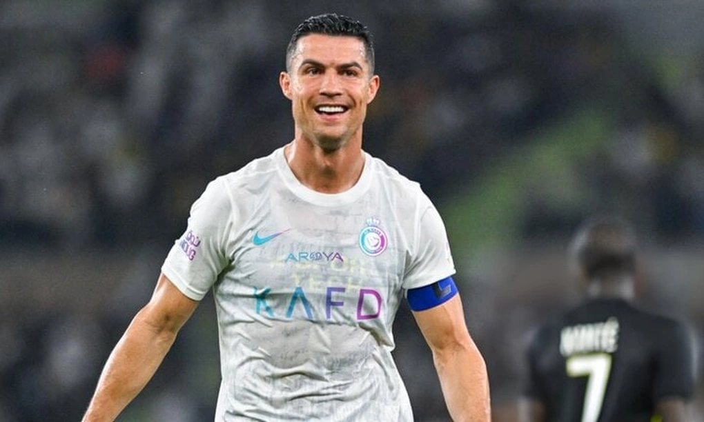 Ronaldo cho Messi hít khói ngày cuối năm, Selena Gomez cũng không bì kịp - Hình 2