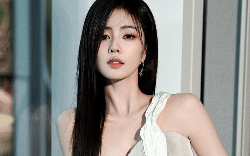 Bạch Lộc bị gà cưng mới của Vu Chính đè bẹp, nhan sắc cực ngọt, gây thương nhớ - Hình 1