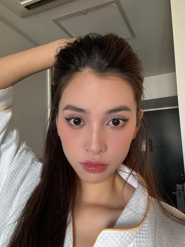 Tiểu Vy được ví nhan sắc ngàn năm có một, lúc khoe mặt mộc lại lộ 1 nhược điểm - Hình 6