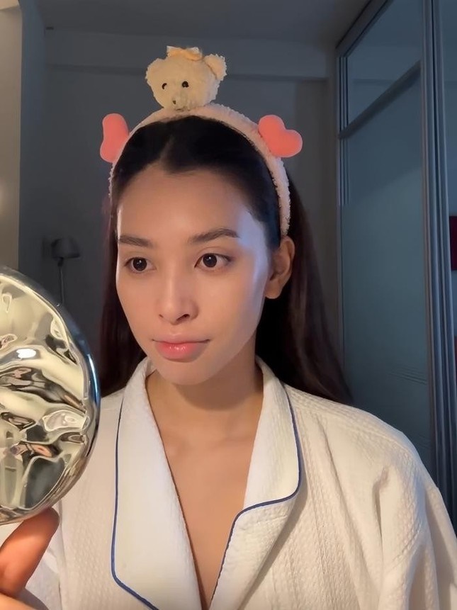 Tiểu Vy được ví nhan sắc ngàn năm có một, lúc khoe mặt mộc lại lộ 1 nhược điểm - Hình 4
