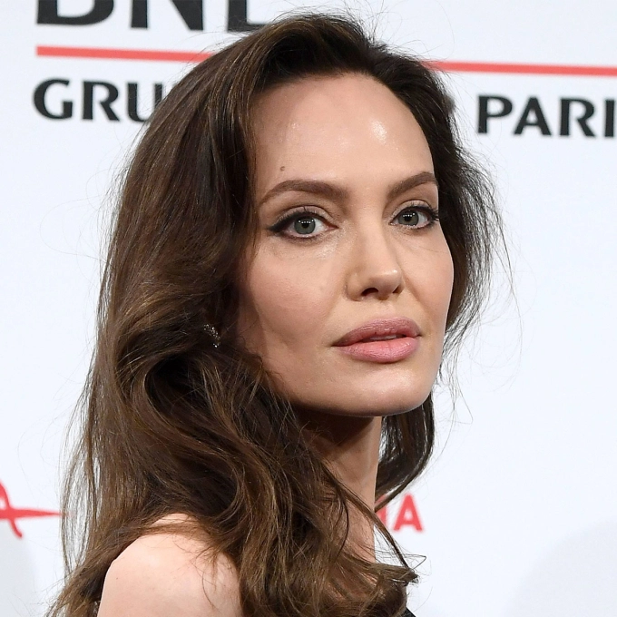 Angelina Jolie lén con bí mật quen bạn trai, bị bắt gặp ghé thăm nhà người tình? - Hình 6