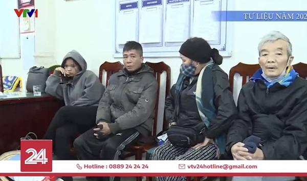 Ông bà lão giả vô gia cư xin từ thiện: Bị bế lên VTV 2 lần, tối về ở nhà 100 tỷ - Hình 10
