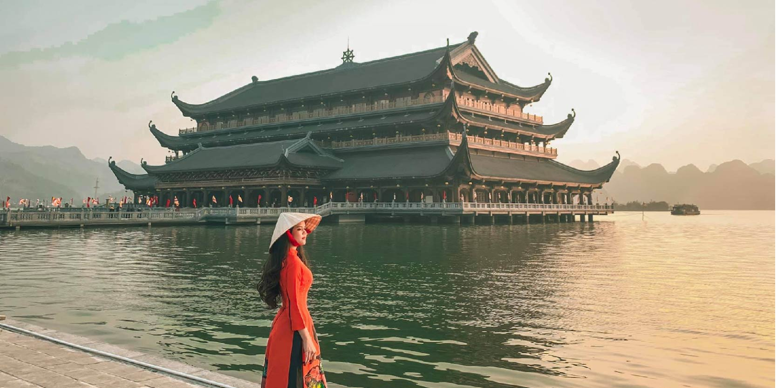 Giới trẻ sống ảo bất chấp, trèo tường, leo cây có đủ lại còn ăn mặc thiếu vải - Hình 5