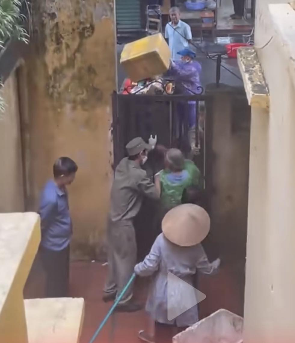 Cụ bà nhặt rác ở biệt thự chục tỷ lộ gia cảnh thật: Từng dạy học, nói không sai - Hình 5