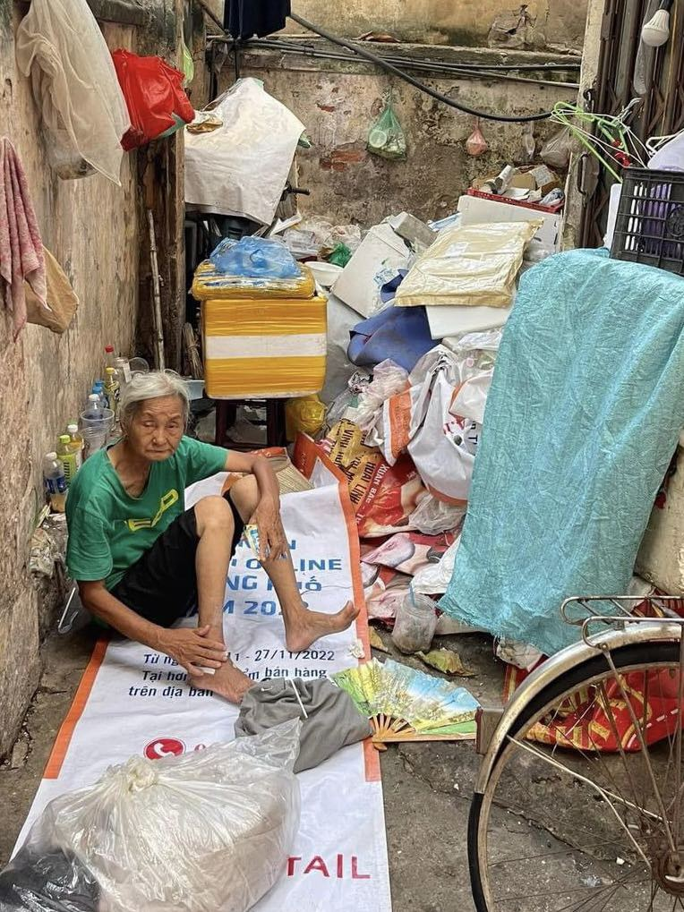 Cụ bà nhặt rác ở biệt thự chục tỷ lộ gia cảnh thật: Từng dạy học, nói không sai - Hình 6