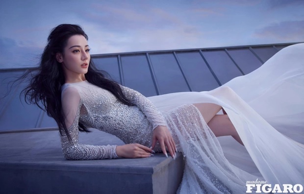 Địch Lệ Nhiệt Ba làm ơn mắc oán, bị đàn em kể chuyện xấu hổ với diễn viên nam - Hình 1