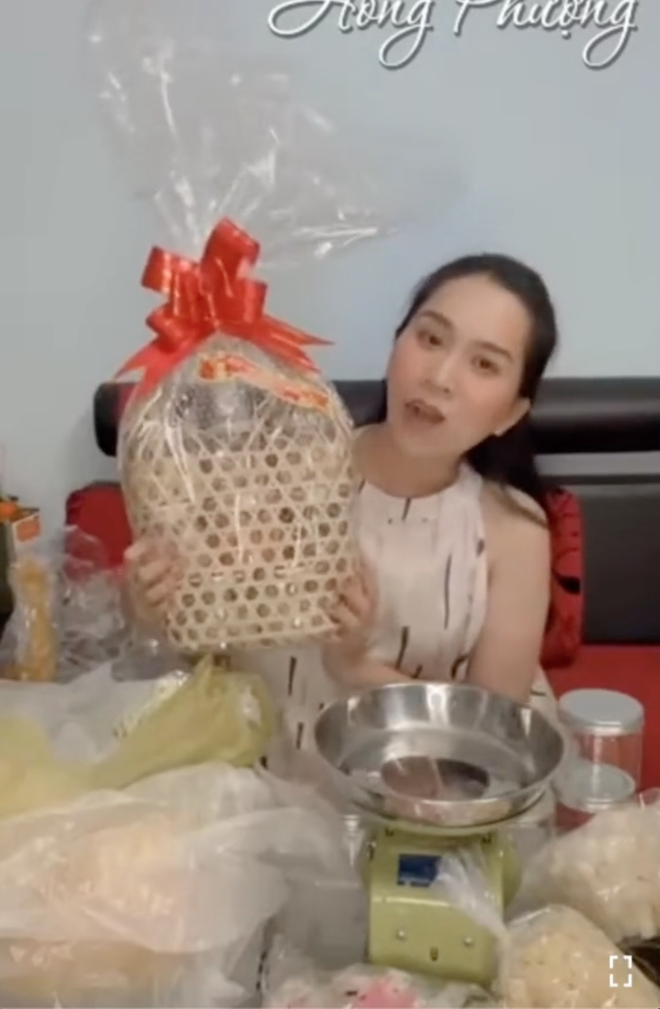 Quang Linh Vlogs được mùa sau ồn ào quà Tết vợ chồng Dương Lâm, Hồng Phượng - Hình 5