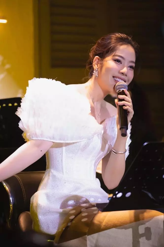 Nam Em nhận quá khứ cặp nhiều đại gia, giờ cật lực chạy show trả mẹ nuôi 4 tỷ - Hình 5
