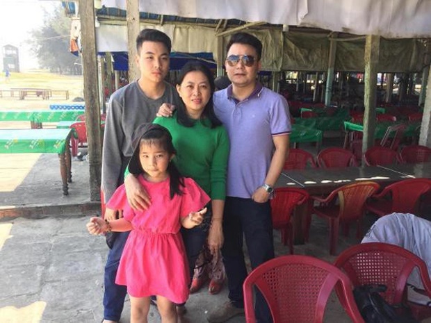 Trịnh Mai Nguyên: Từ ông trùm đến bố quốc dân, đời thực ấm êm bên vợ ngoài ngành - Hình 9