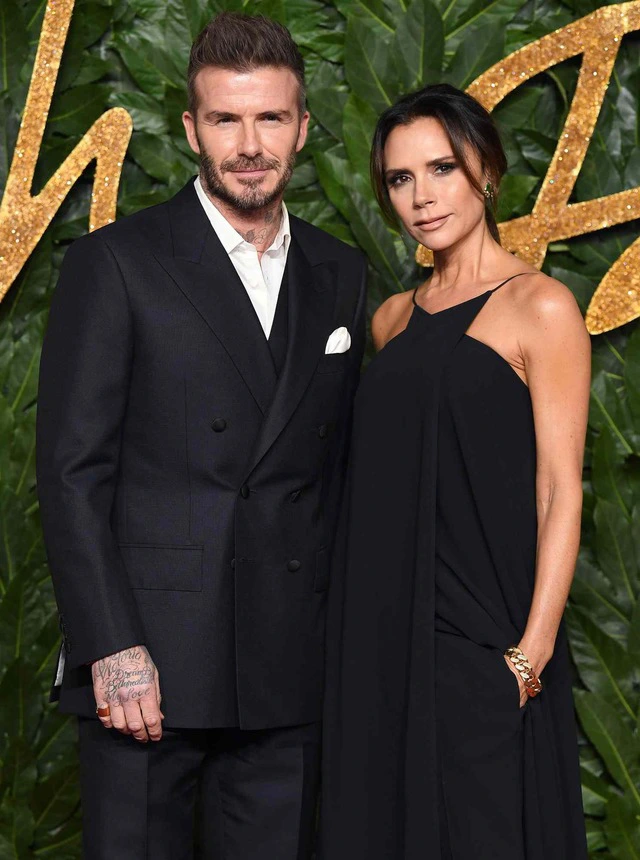 David Beckham làm dậy sóng 600 nghìn người với màn bóc trần bà xã Victoria - Hình 3