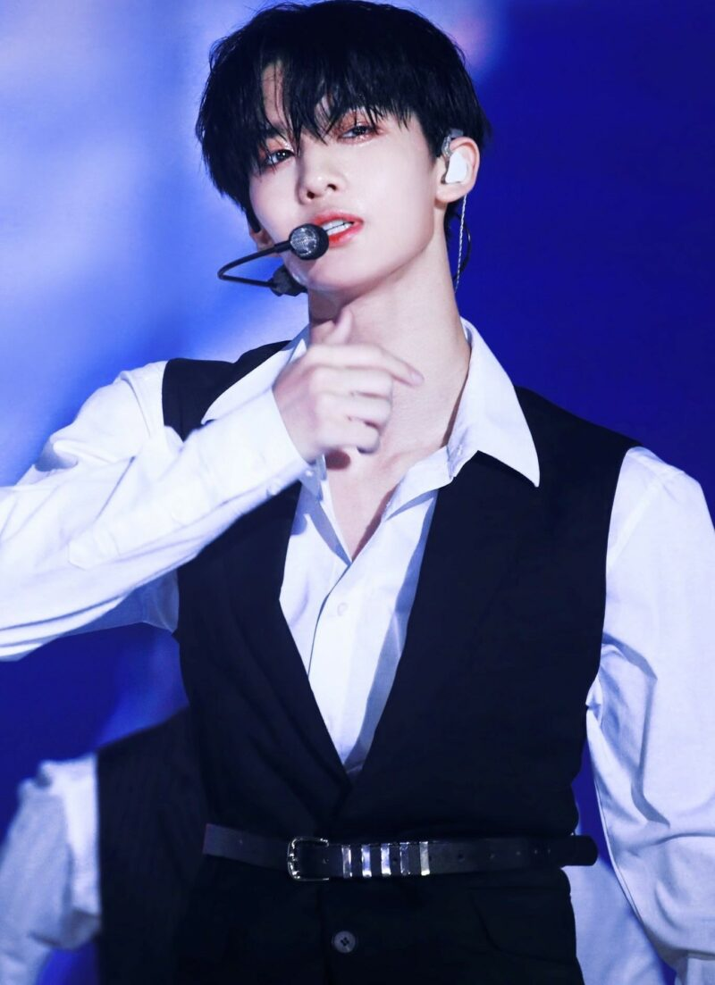 Bae Jin Young: Từ chàng trai thiếu tự tin đến idol được săn đón nhất nhóm CIX - Hình 2