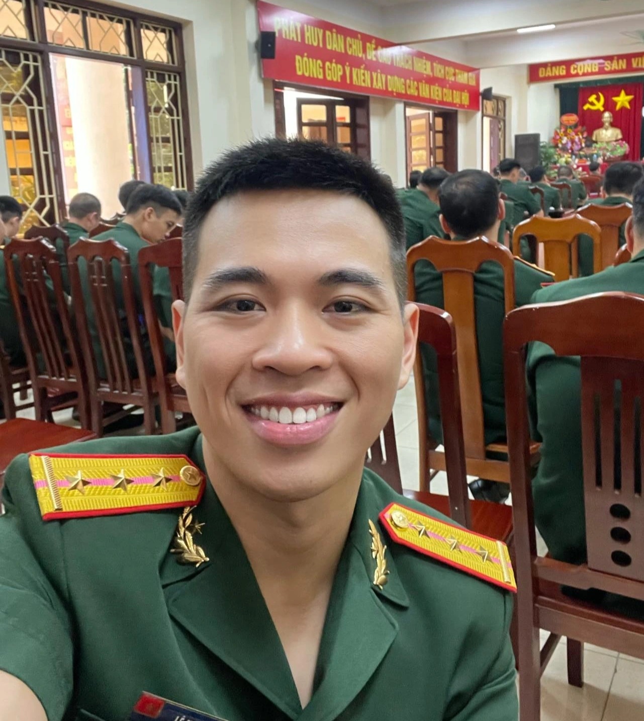Lê Anh Nuôi: Chủ nhân loạt bữa ăn quân đội 26.000 đồng làm CĐM xem đến ghiền - Hình 2