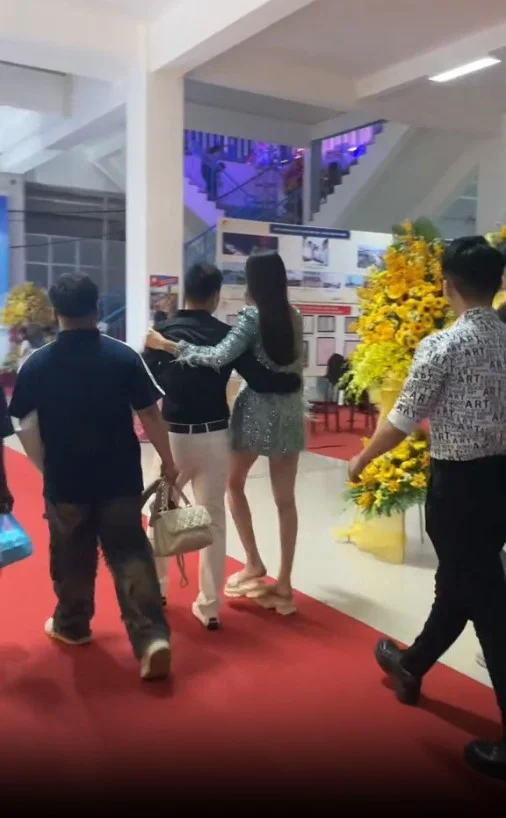 Nam Em vẫn chưa hết kiếp nạn, bị CĐM soi xét khi có thái độ phớt lờ fan lớn tuổi - Hình 7