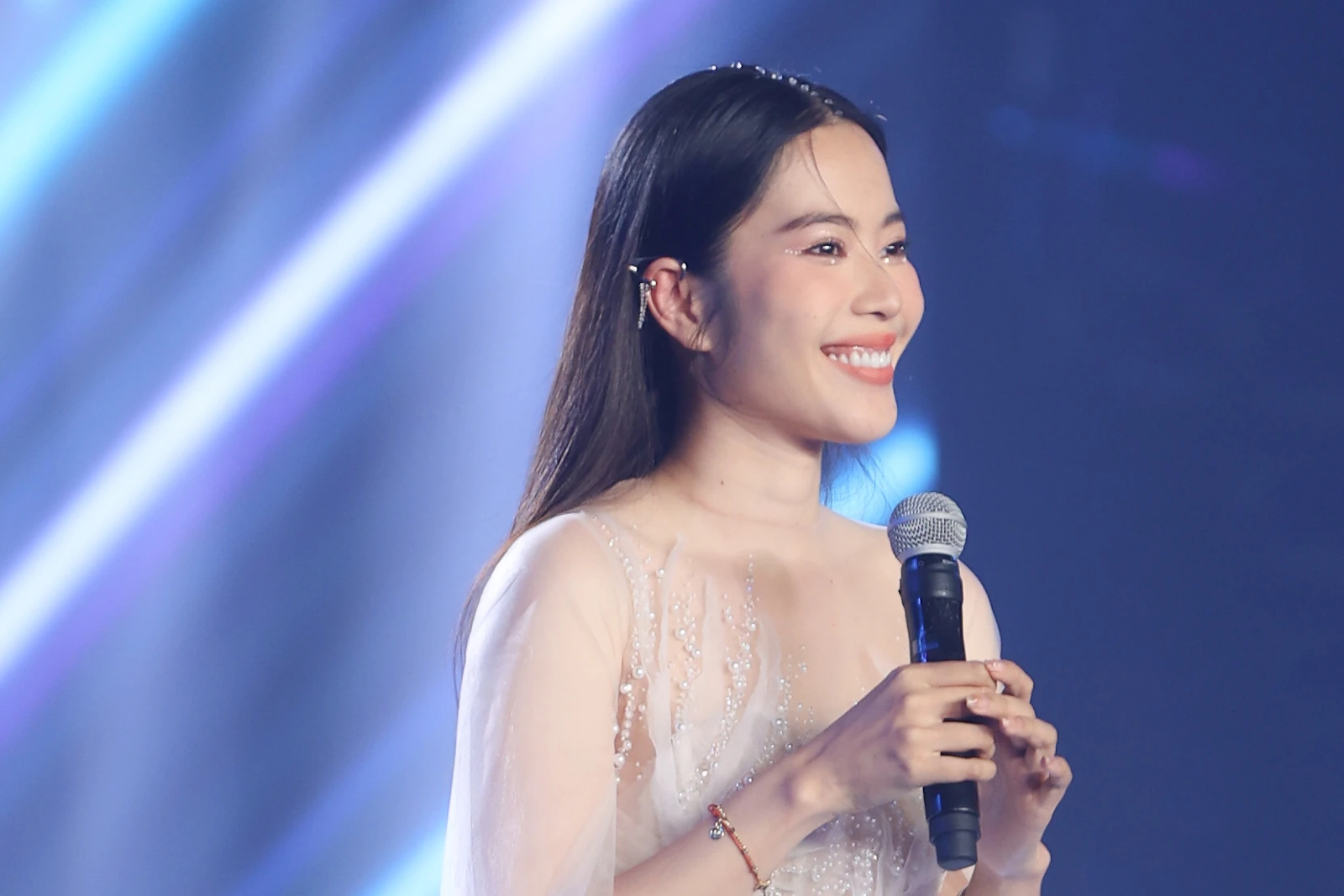 Nam Em vẫn chưa hết kiếp nạn, bị CĐM soi xét khi có thái độ phớt lờ fan lớn tuổi - Hình 6