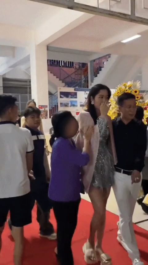 Nam Em vẫn chưa hết kiếp nạn, bị CĐM soi xét khi có thái độ phớt lờ fan lớn tuổi - Hình 2